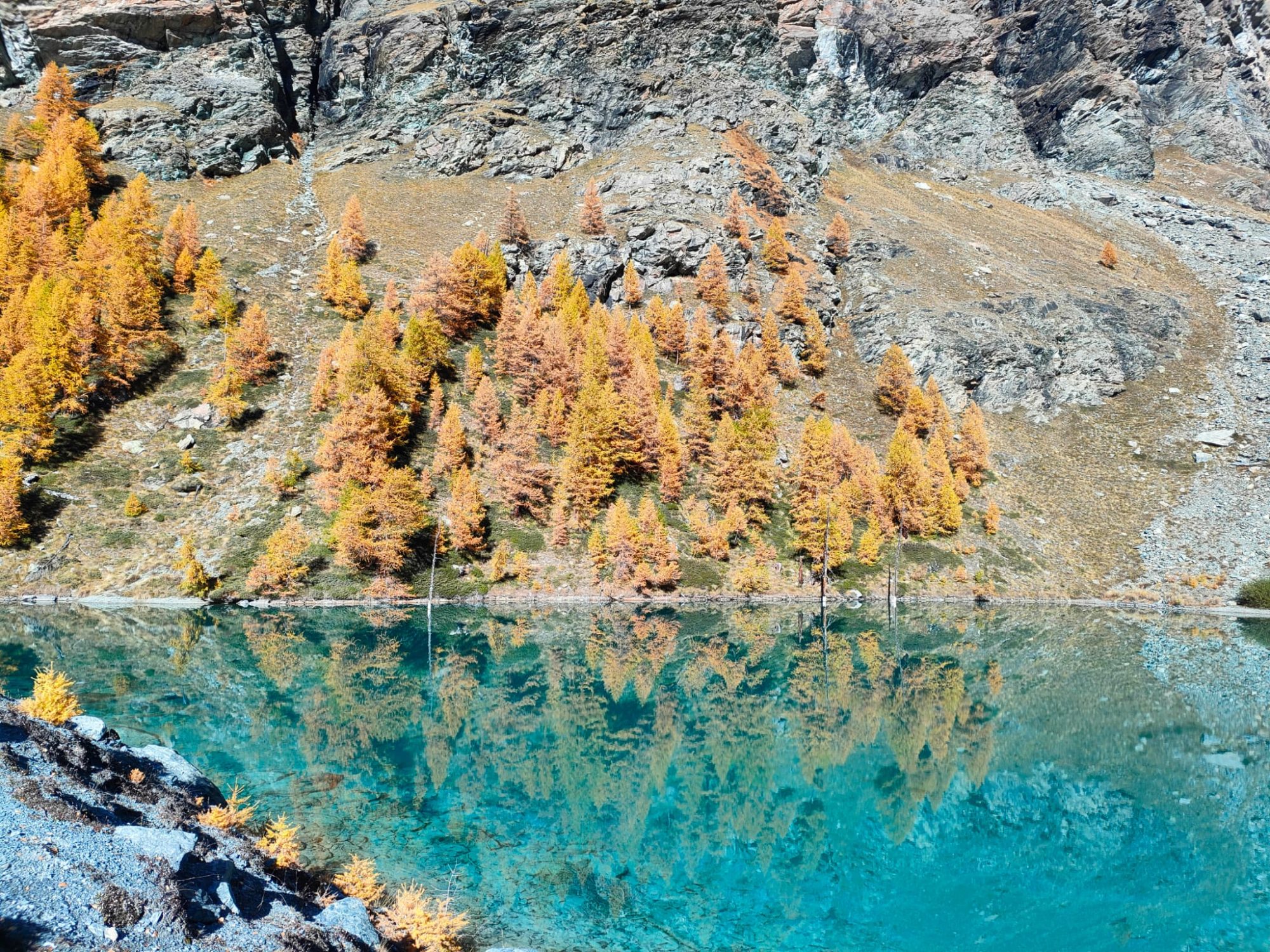 Lago Blu di Verra Superiore fine ottobre PH Nicolò Bagnasco